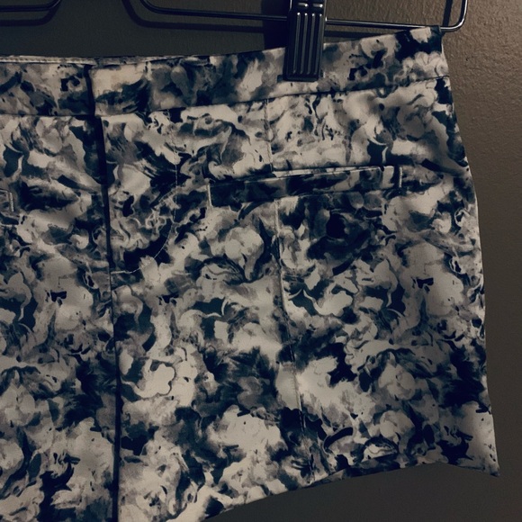 Guess, Size 0 Dress shorts - Picture 3 of 5